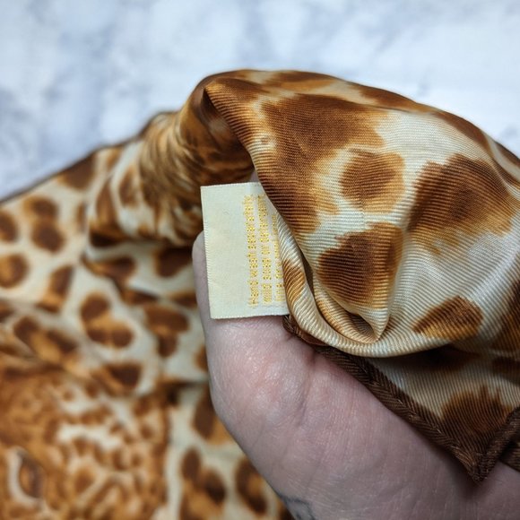 glentex • vintage leopard print square scarf - Picture 5 of 6